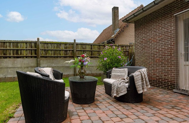 Huswell - Home in serene area, pets are welcome