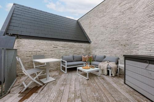 Huswell - Spacious top-floor apartment with private parking