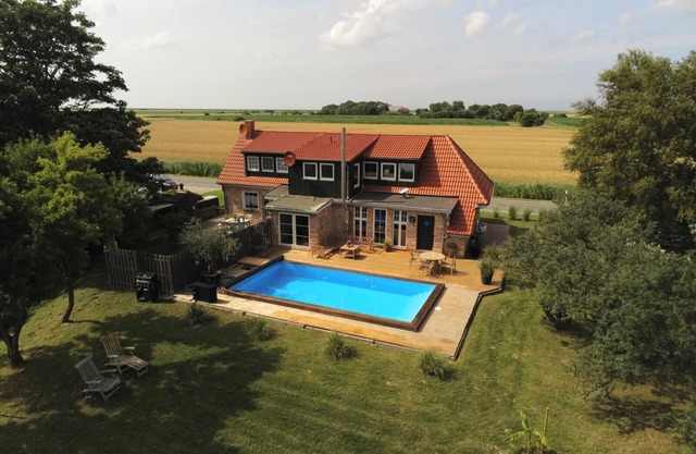 Huus an`t Diek, luxury near the dike, first floor apartment with pool near Norddeich