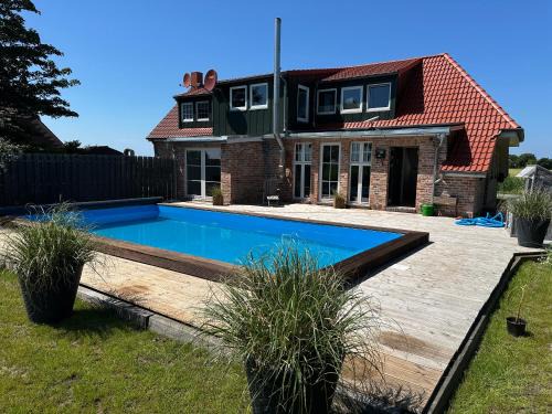 Huus ant Diek, Luxus in Deichnähe, Erdgeschosswohnung mit Pool
