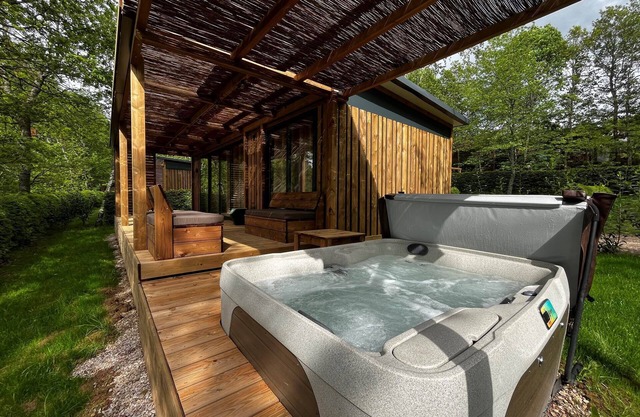 HY Lødge Spa n°5 - 4 people: Chalet with Private Spa for a Family Stay