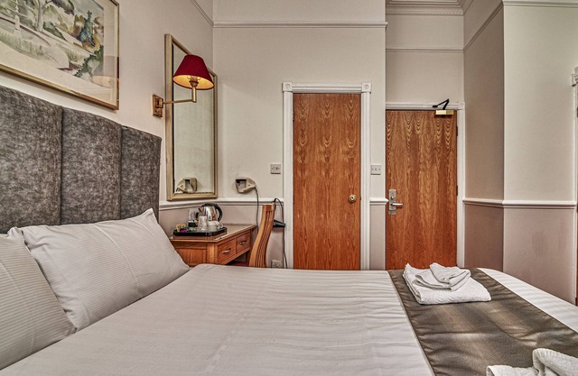 Hyde Park Radnor Hotel