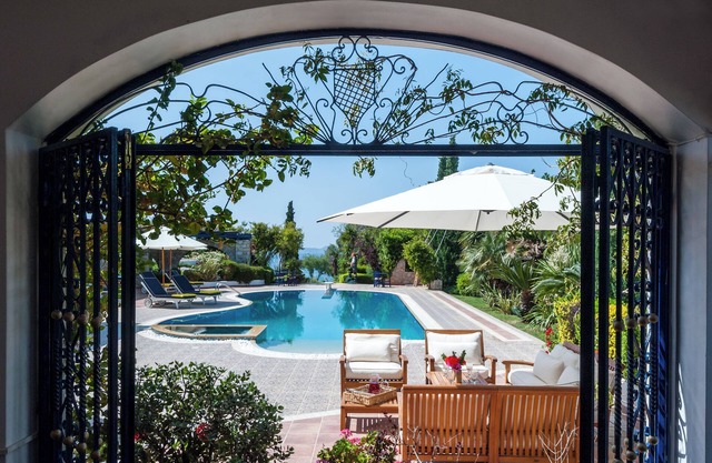 VIP Beachfront villas 1-3 ( up to 50 guests)