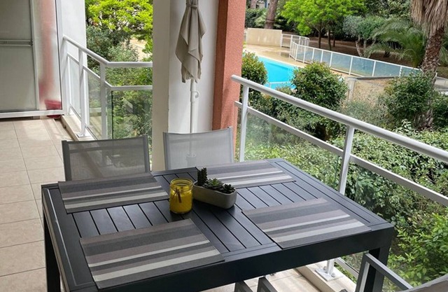 Hyères: 1BR with AC, pool & parking at the port