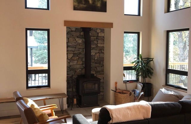 Hygge Hytte.Brand new cabin in Sunshine Valley BC