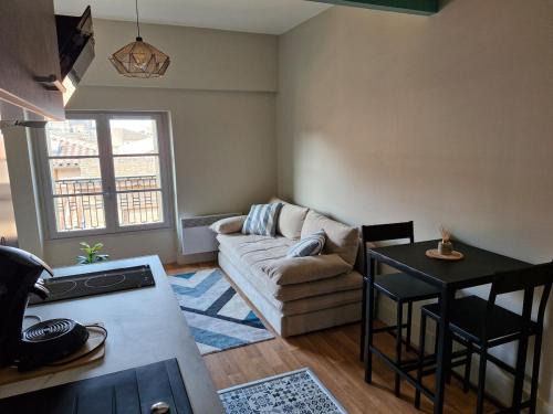 Hyper center apartment