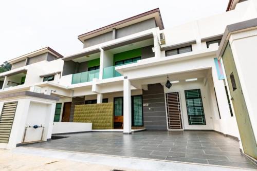 HyperTribe -Pangkor Holiday Home