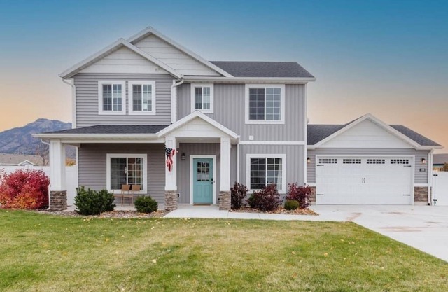 Hyrum Hideaway / 4BD 2.5BA / Amazing Views