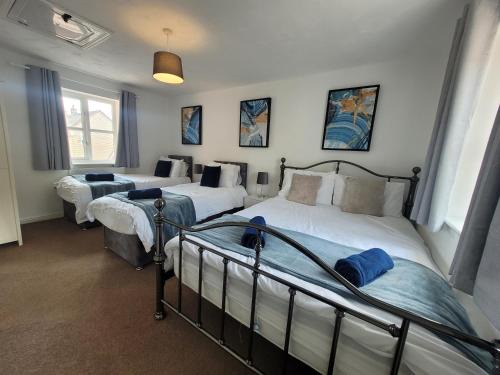 Hythe House - Sleeps 8 - Perfect for families and contractors