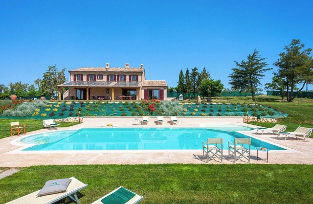 I Gelsi 12&2 by Marche Holiday Villas
