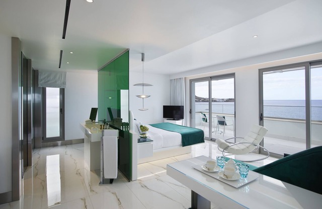 I Resort Beach Hotel & Spa