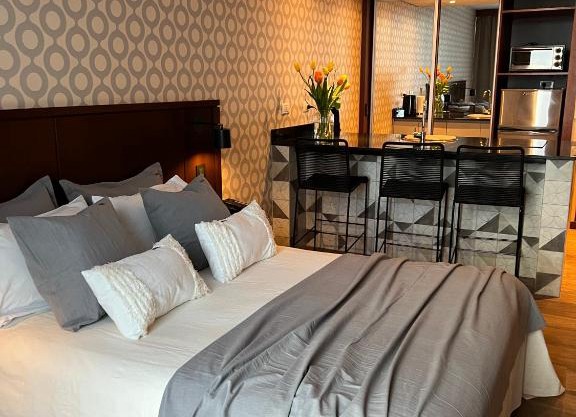 ian Hotel