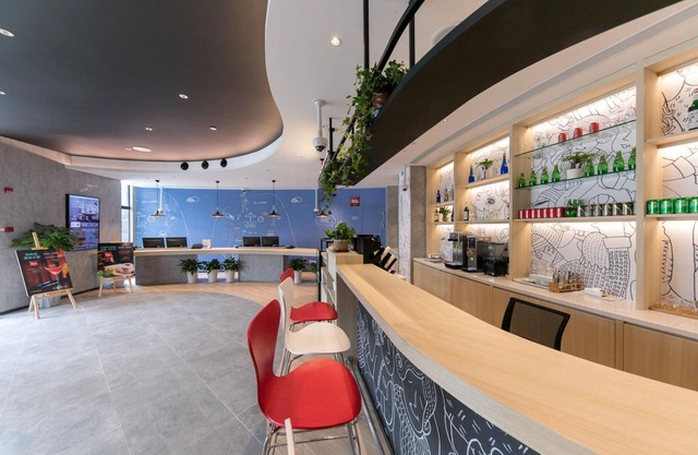 Ibis Shanghai Hongqiao Transport Hub Qibao Hotel