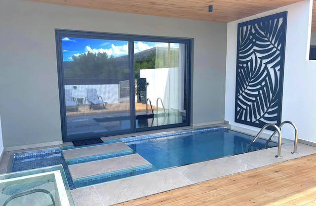 ICanes Suite Private Pool