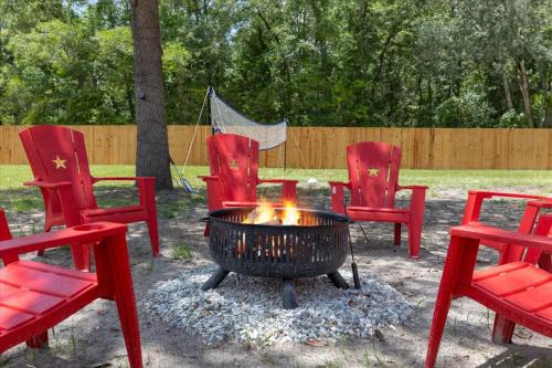Ichetucknee Springs 2 MI - Fire Pit Pavilion & Grill