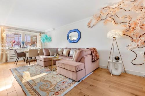 ICONIC Apartment with TERRACE on Harrods