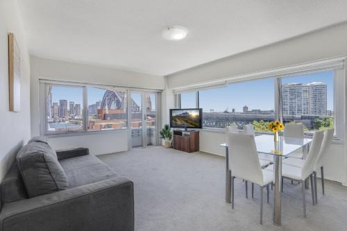Iconic Harbour Bridge Views