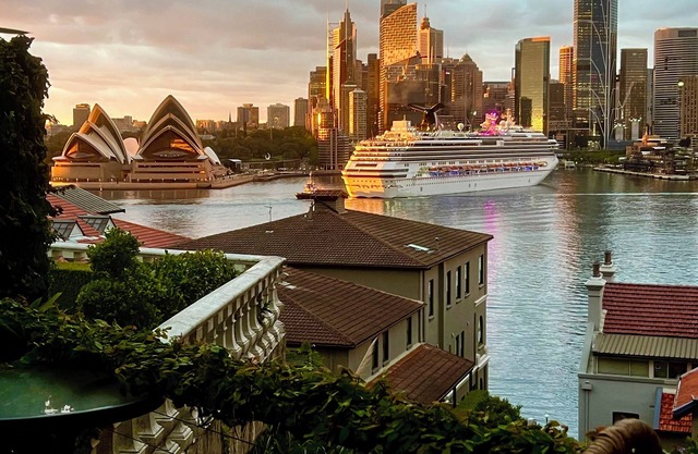 Iconic opera house , harbour views , Great location Kirribilli !