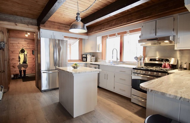 Iconic Post y Beam Lake House