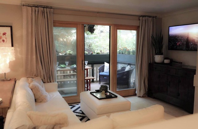 Prospector Condo, nuevo en VRBO, a pie de ascensores, jacuzzi, canchas de tenis, piscina de verano