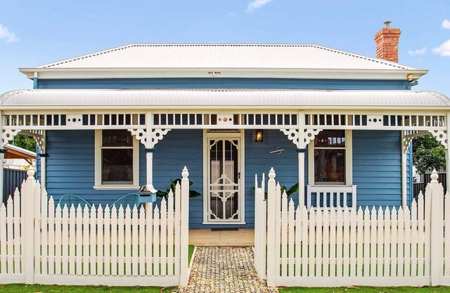 Iconic Renovated Period Home - Modern Upgrade & Close to CBD/Everything