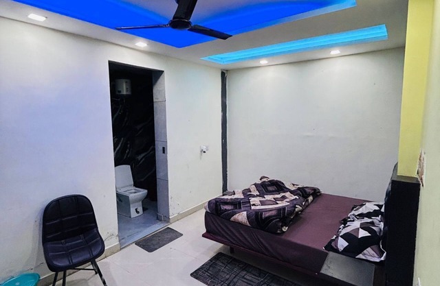ICY White Varn Residency