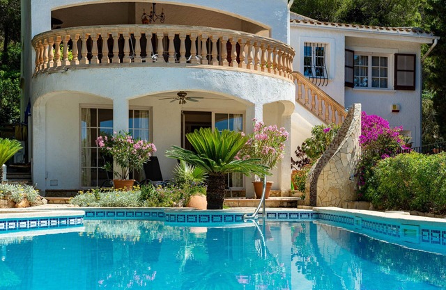 ID 3010 - Chic Mediterranean holiday home with private pool