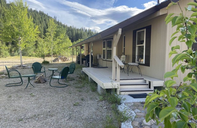 Idaho City-Mountain living-quiet-cabin-3 bedroom