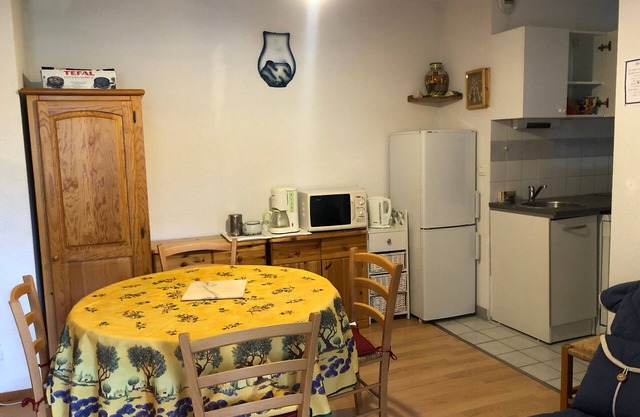 Apartamento T2 con Cabina, Idealmente Ubicado con Parking Privado