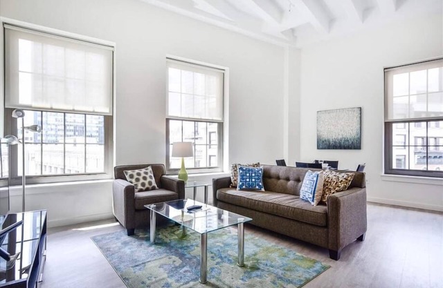 ��Ideal para familias en el corazón de Boston! Amplio y soleado condominio con cocina, lavandería