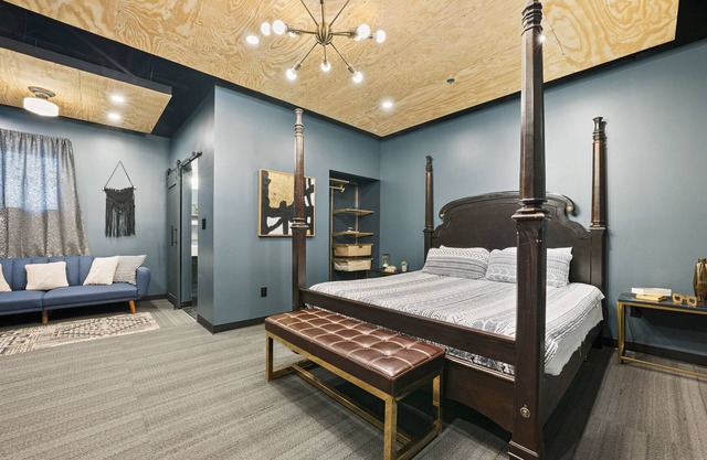 Ideal Boutique Hotel in Middletown's Torchlight Pass Revival District 305