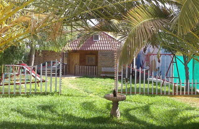 bungalow ideal para familias con niños, aparcamiento y pistas deportivas