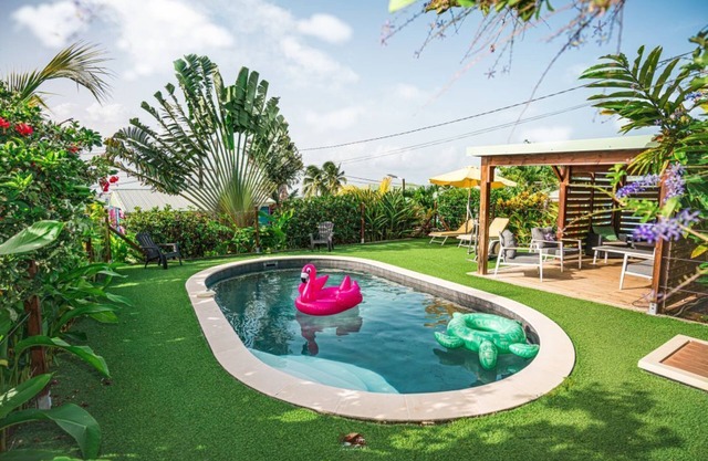 Ideal bungalow for families opposite the communal pool