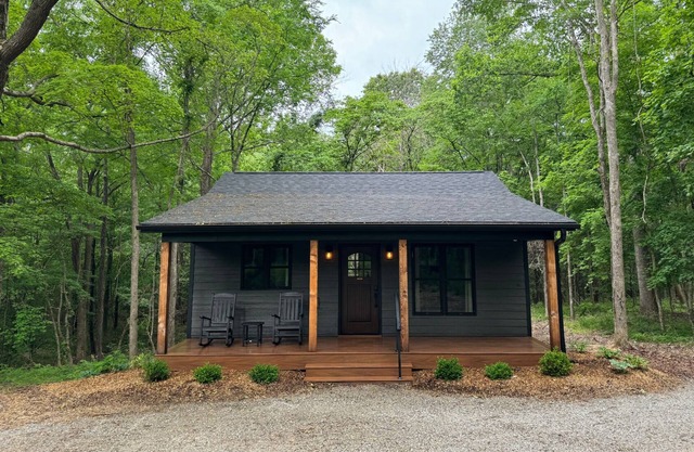 Ideal Couple's Wooded Retreat near Giant City Park