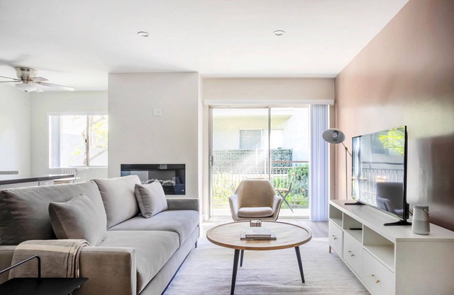 Ideal Encino 1BR w/ W/D, Pool & Gym, nr Ventura Blvd, by Blueground