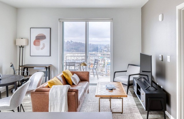 Ideal First Hill 1BR w/ Gym, Roof & Lounge, nr Pioneer Sq, by Blueground