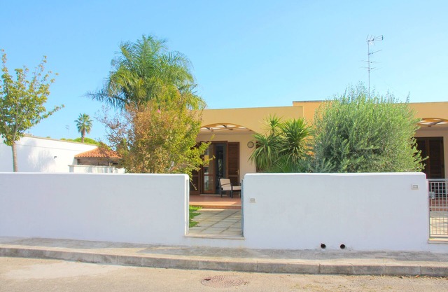 ideal para una familia de unas vacaciones relajantes con jardín de la esquina