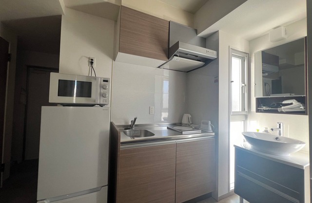 Ideal for travel, a clean studio with excellent access.