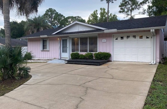 Ideal getaway for fishing enthusiasts, golfers, and beach lovers!
