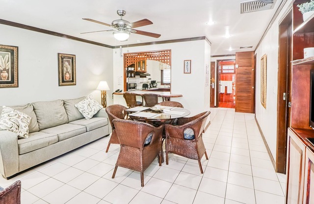 Ideal Getaway Near Town & Protected Mangroves w/Shared Pool & Hammock, WiFi