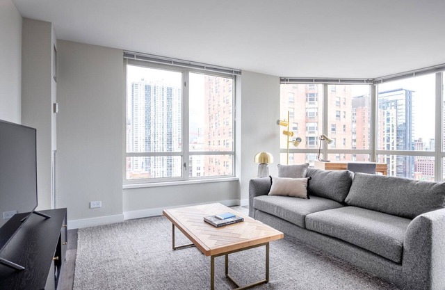 Ideal Gold Coast 2BR, w/ Gym, Lounge, W/D, nr Oak Street by Blueground