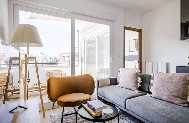 Ideal Ibiza 2BR w/ Doorman & A/C, nr Retiro Park, by Blueground