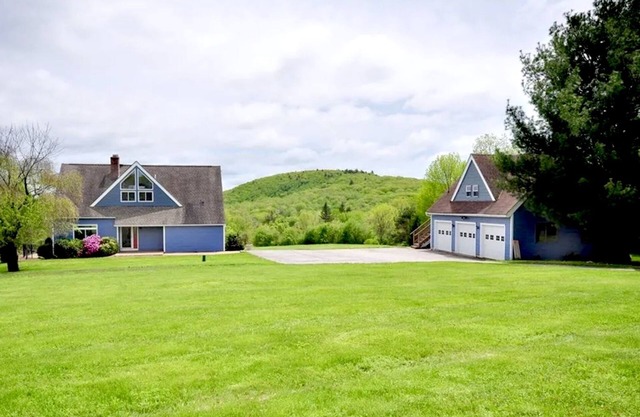 BANTAM IDEAL LOCATION: 1-bedroom apartment, pool, garden, BBQ, lake view, hiking