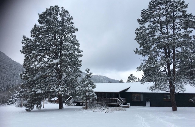 La zona de esquí de Wolf Creek todavía está abierta con 100 pulgadas de nieve. Mejor en años!