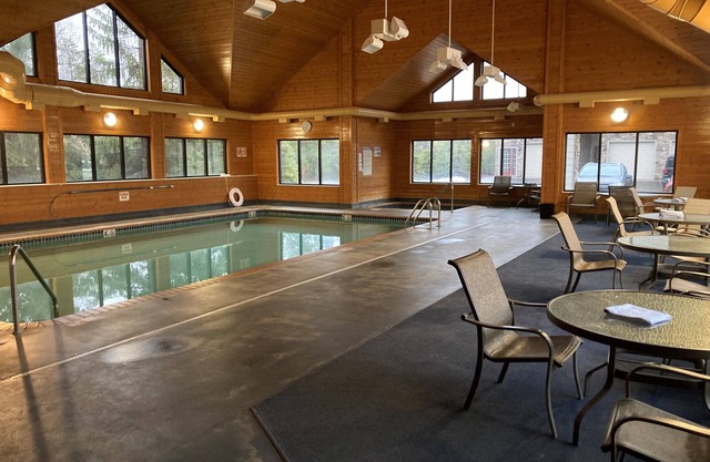 Ideal location in Crosslake on the Whitefish Chain! Sleeps 12 with indoor pool!