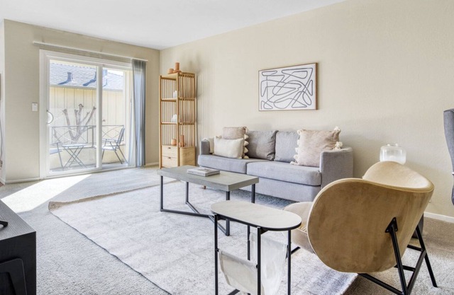 Ideal Mountain View 2BR w/ Pool & Courtyard, 10 min to FB, by Blueground