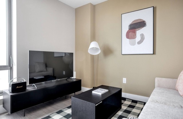 Ideal North Station Studio w/ W/D & Gym, near TD Garden, by Blueground