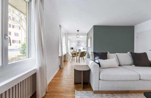 Ideal Oerlikon 3.5 Room w/ Storage, 1min to Train Station, by Blueground
