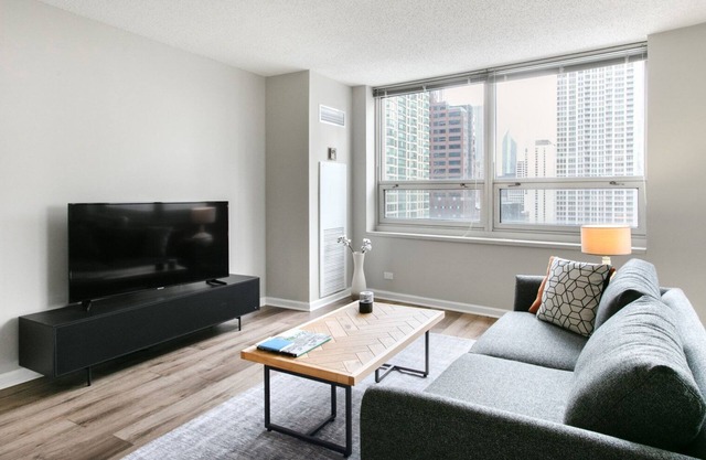 Ideal River North 2BR w/ Gym, W/D, near Magnificent Mile, by Blueground