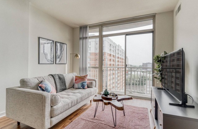 Ideal Silver Spring 1BR, nr Shopping Center, Subway & Bars, by Blueground